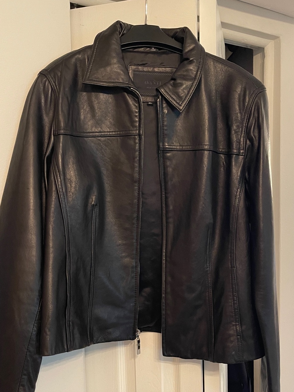 Avanti Black Leather Zip-Front Women's Jacket